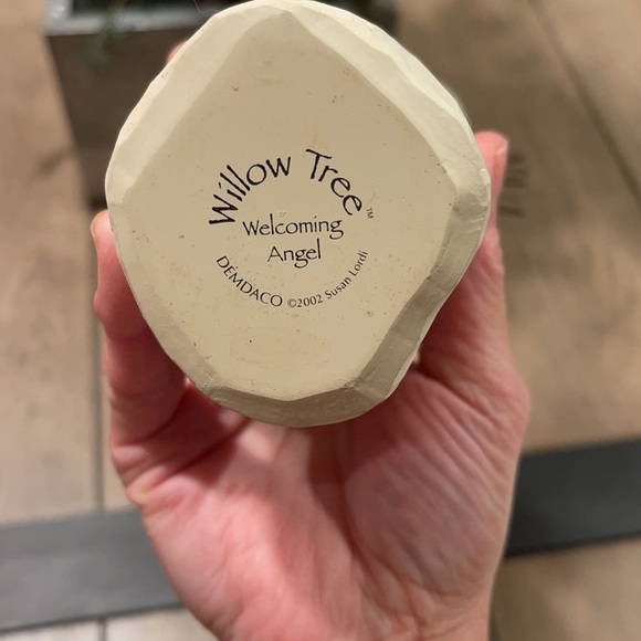 Willow Tree Welcoming  Angel . - Picture 3 of 4